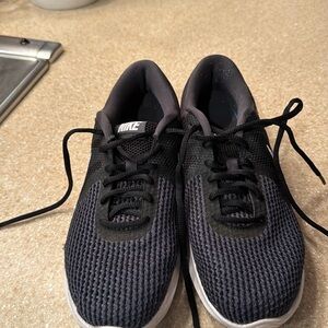 Nike size 81/2 black men’s sneaker . Son out grew them